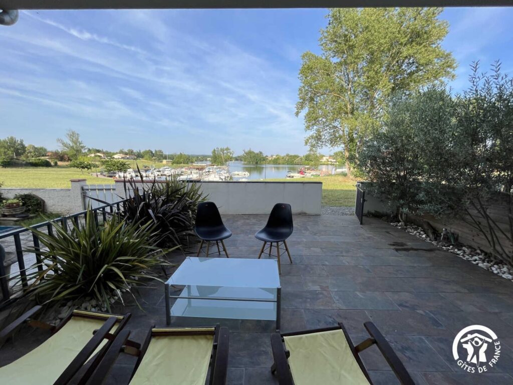 terrasse et vue sur la port